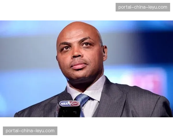 瓦伦西亚主帅巴拉哈赛前发布会表示，对阵皇社将坚持自身的高位防守策略