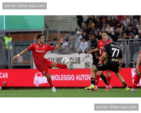 结果速报:AC米兰2-1热那亚,制胜球来自特奥的精准任意球助攻 结果速报:AC米兰2-1热那亚,制胜球来自特奥的精准任意球助攻